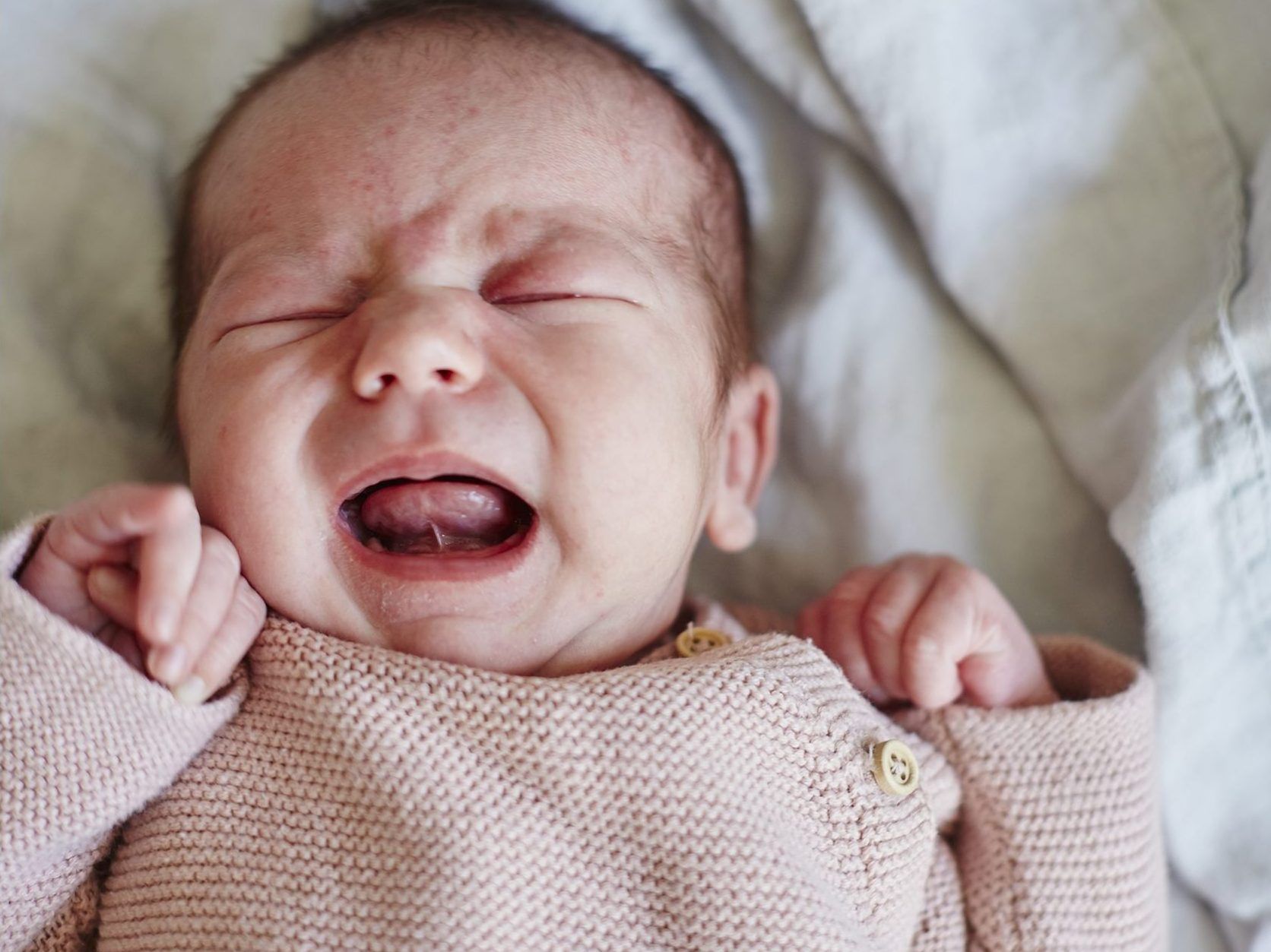 Hvordan forstå hva den nyfødte babyen din faktisk sier (ja, det finnes et hemmelig språk!)