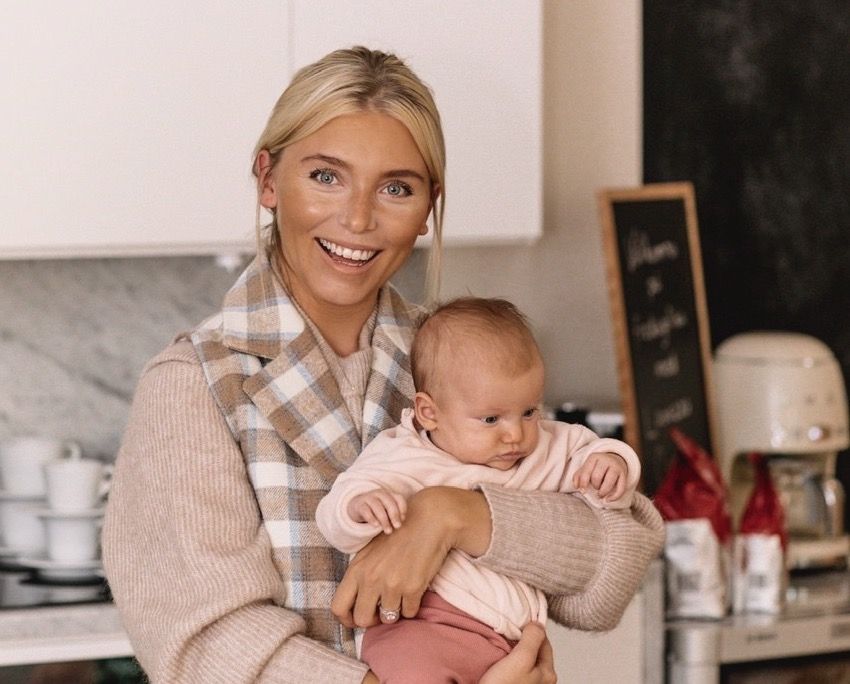 Influencern Sanne om första tiden som mamma: "Var inte så hård mot dig själv, acceptera att allt är nytt!”