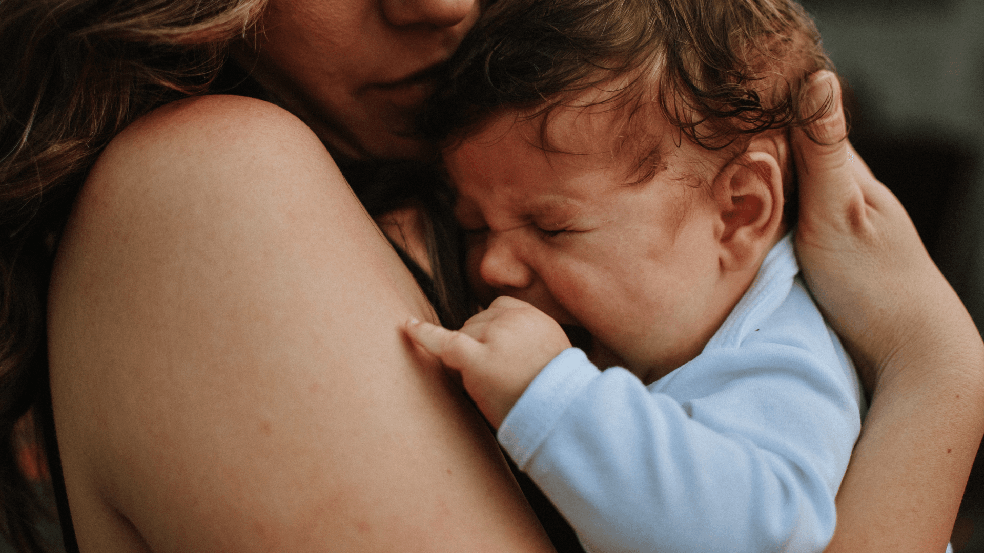Gneldrete baby som sover dårlig? Utviklingssprangene i det første året du må ha oversikt over!